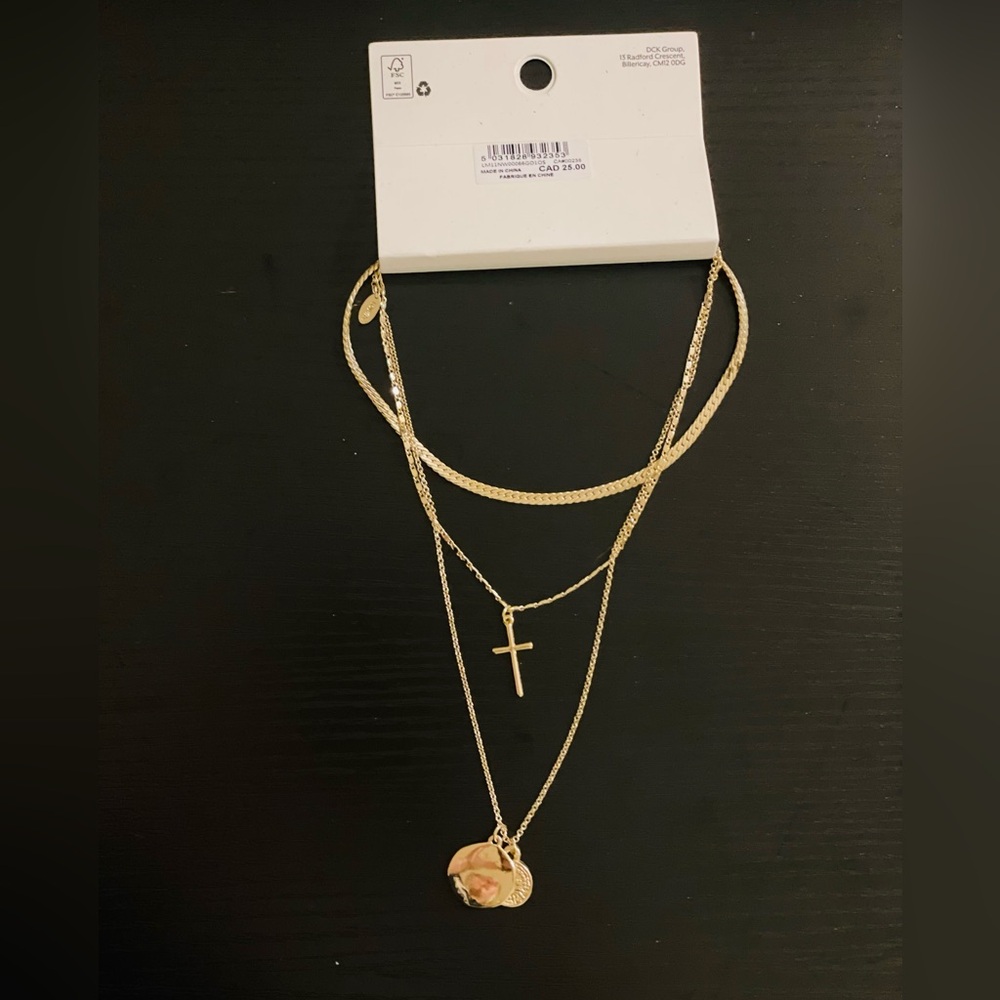 Chic Gold Necklace with Cross and Rose Pendant